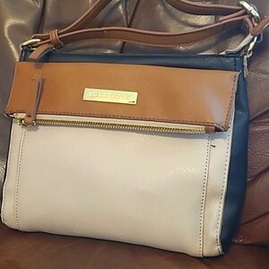 LIZ CLAIBORNE CROSSBODY BAG TRICOLOR